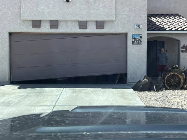 Single-car garage door exterior, Las Vegas